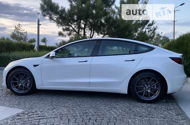 Седан Tesla Model 3 2022 в Киеве