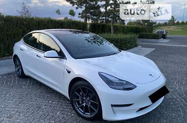 Седан Tesla Model 3 2022 в Киеве