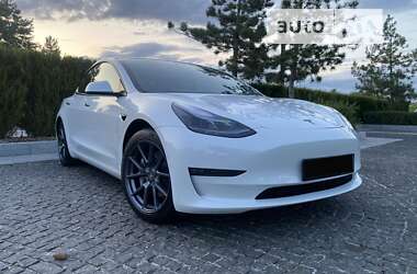 Седан Tesla Model 3 2022 в Киеве