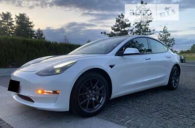 Седан Tesla Model 3 2022 в Киеве