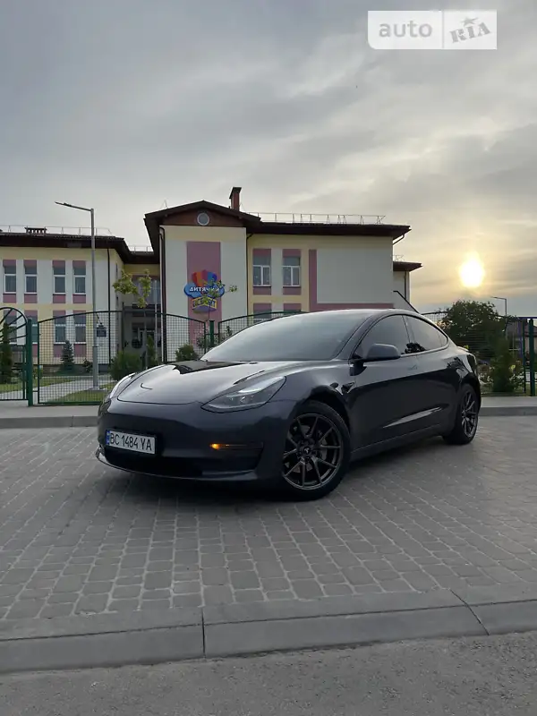 Tesla Model 3 2021