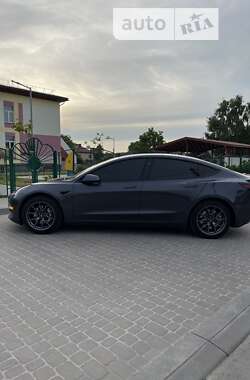 Седан Tesla Model 3 2021 в Львові