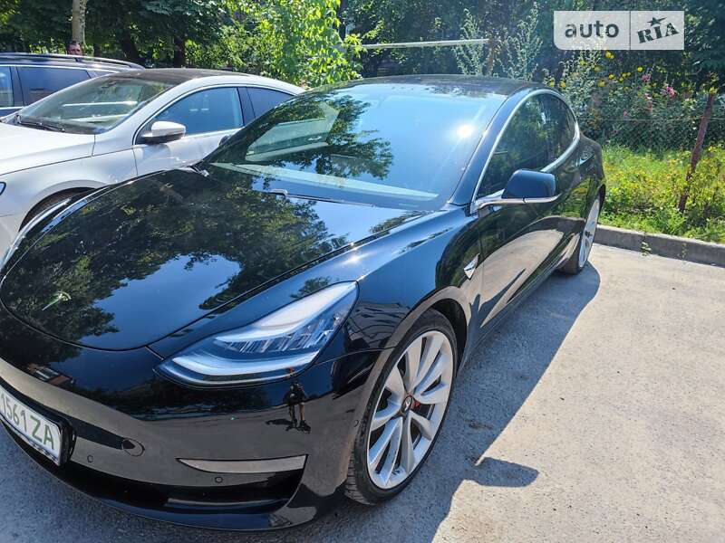 Седан Tesla Model 3 2018 в Житомире