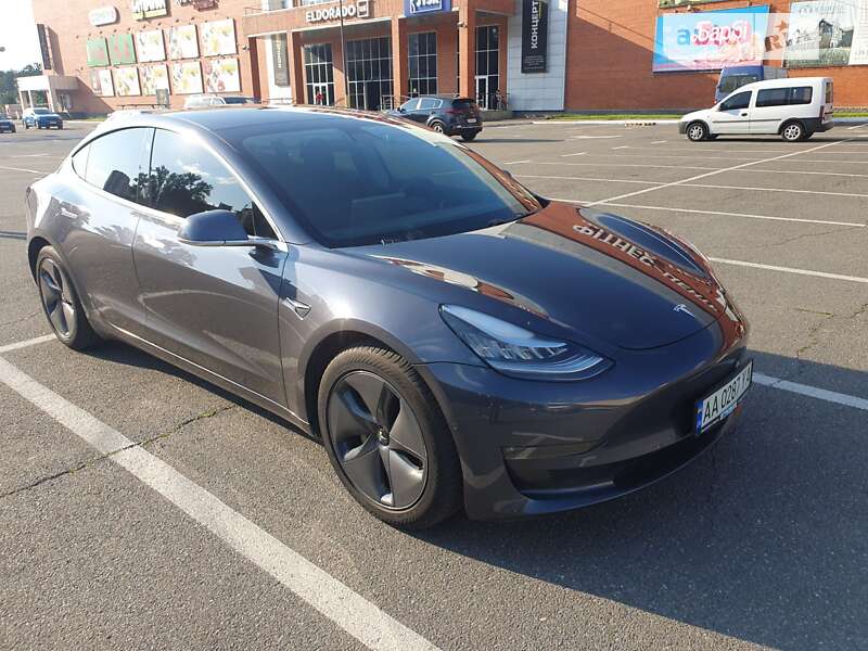 Седан Tesla Model 3 2020 в Києві