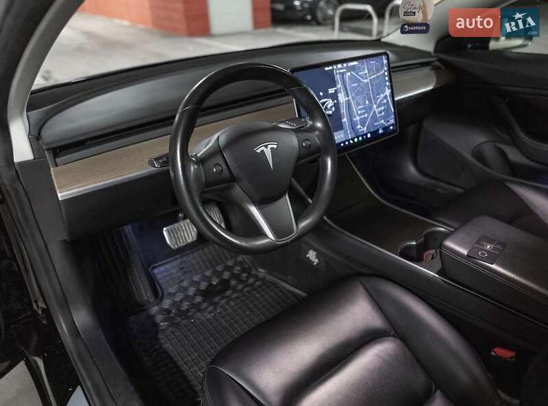 Седан Tesla Model 3 2018 в Киеве