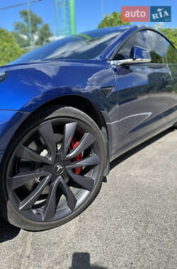 Седан Tesla Model 3 2020 в 