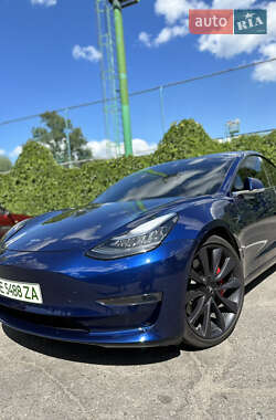 Седан Tesla Model 3 2020 в 