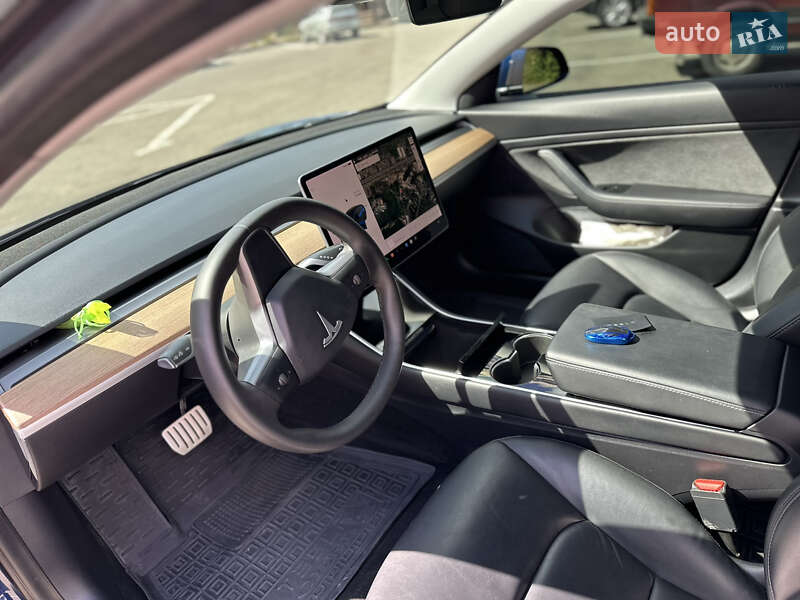 Седан Tesla Model 3 2020 в Дніпрі