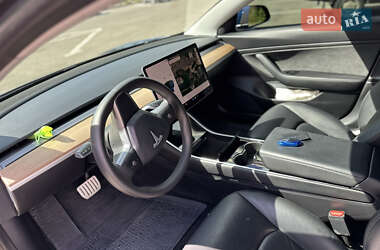 Седан Tesla Model 3 2020 в 