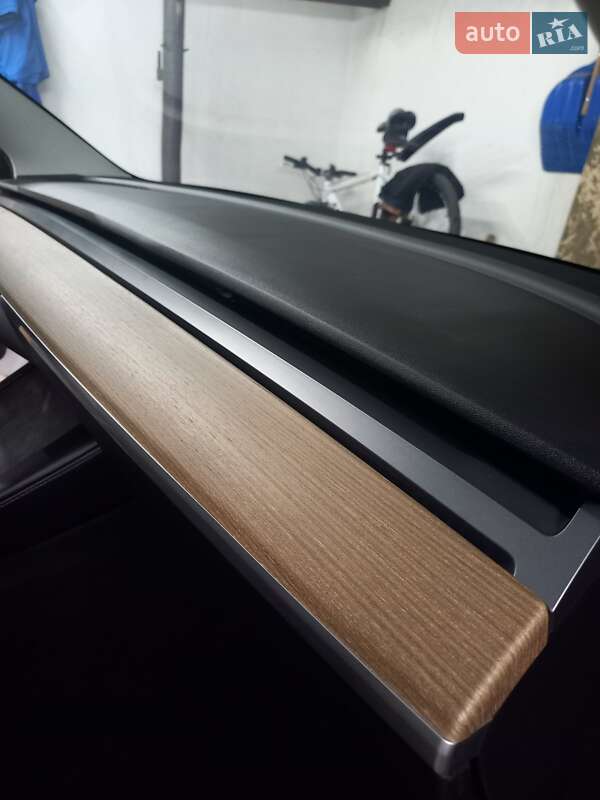 Седан Tesla Model 3 2022 в Староконстантинове