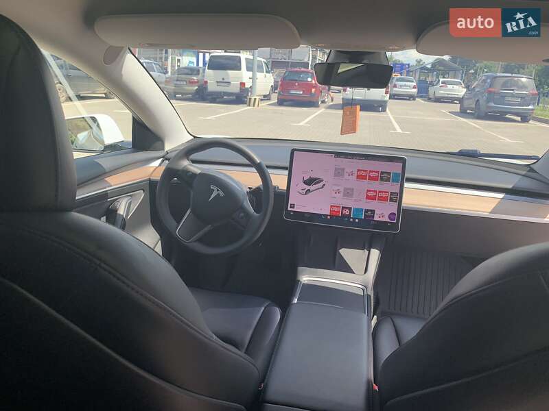 Седан Tesla Model 3 2022 в Староконстантинове