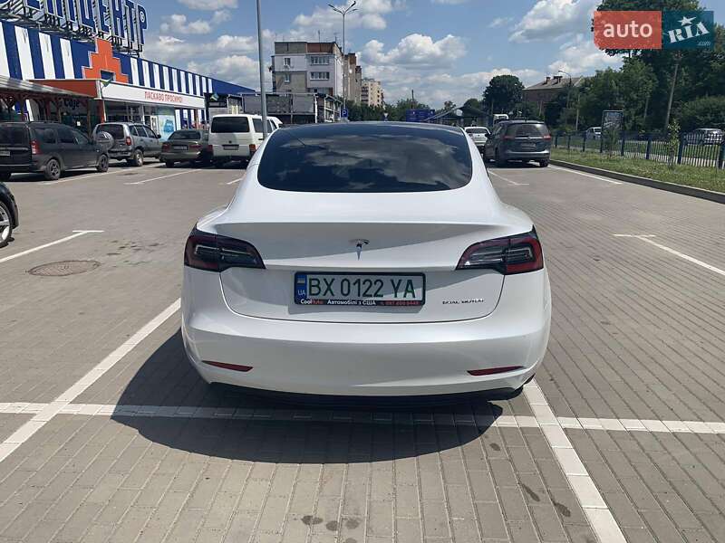 Седан Tesla Model 3 2022 в Староконстантинове