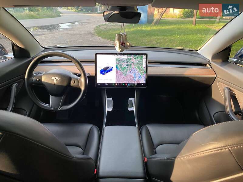 Седан Tesla Model 3 2018 в Сумах