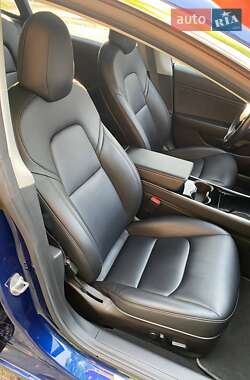 Седан Tesla Model 3 2018 в Сумах