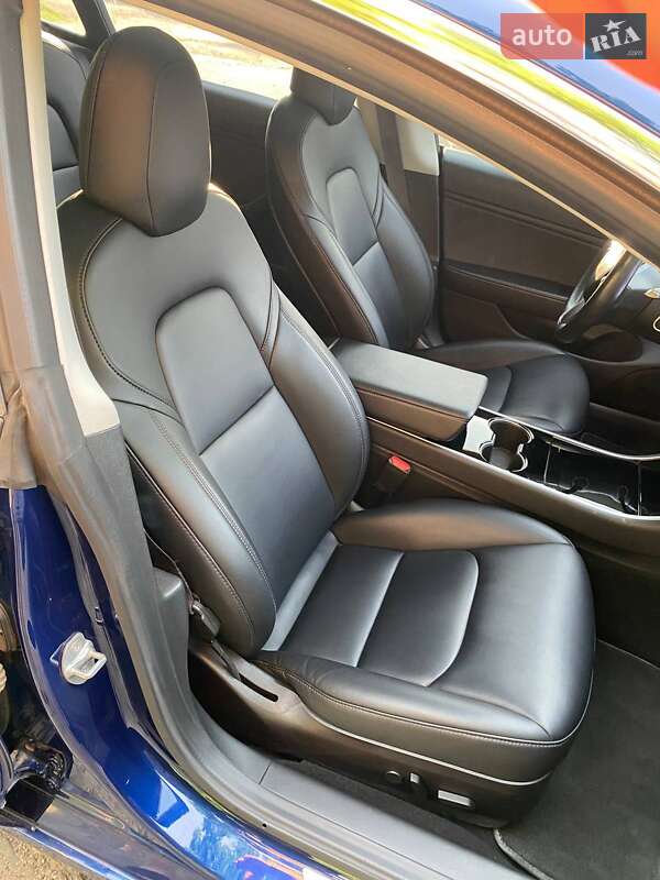 Седан Tesla Model 3 2018 в Сумах