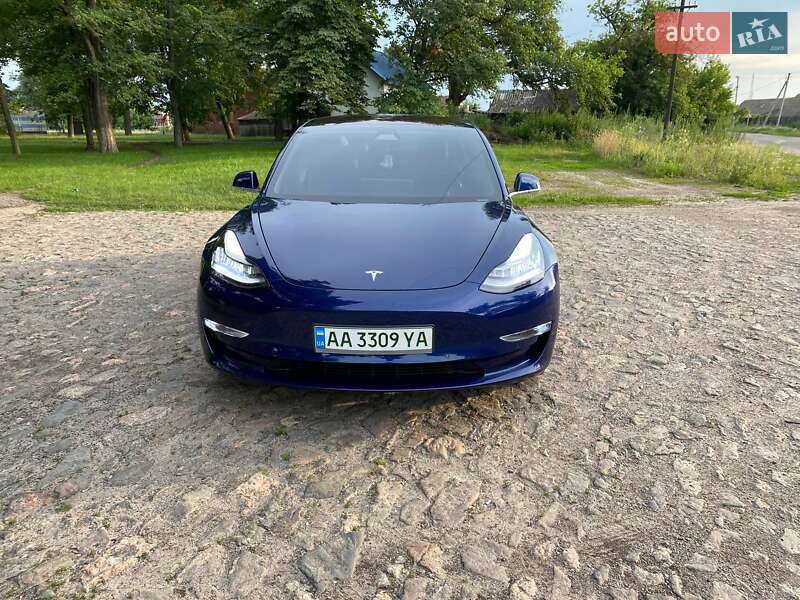 Седан Tesla Model 3 2018 в Сумах