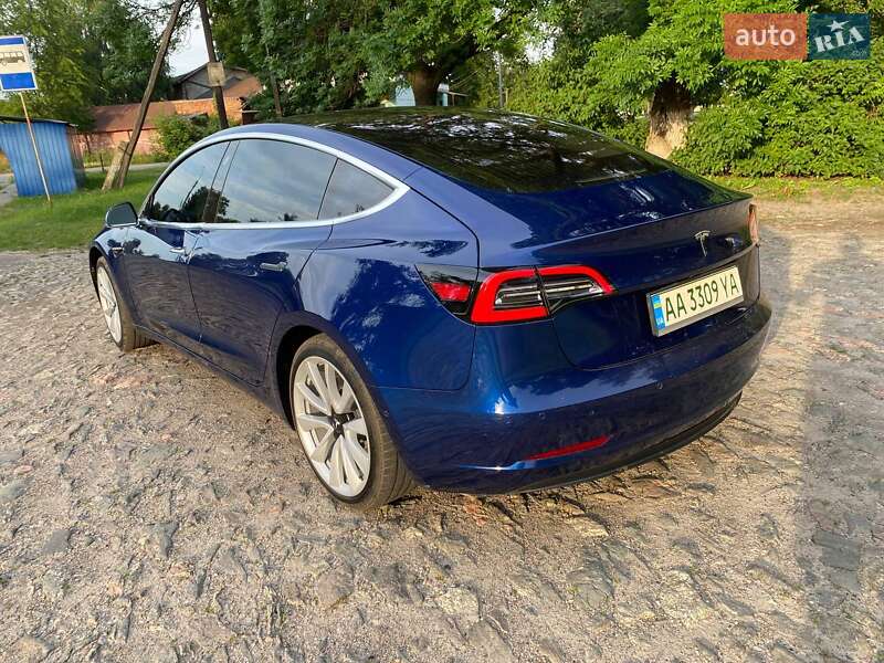 Седан Tesla Model 3 2018 в Сумах