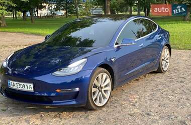 Седан Tesla Model 3 2018 в Сумах