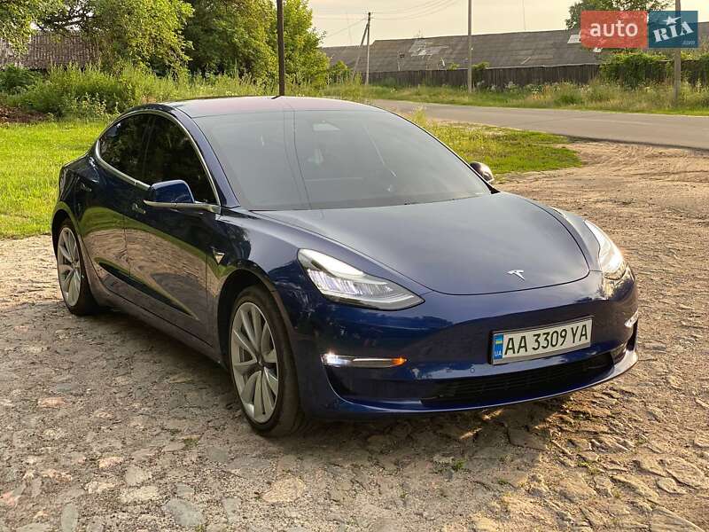 Седан Tesla Model 3 2018 в Сумах