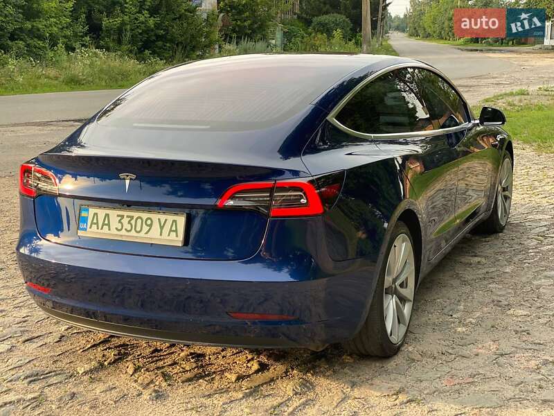 Седан Tesla Model 3 2018 в Сумах
