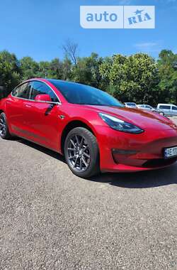 Седан Tesla Model 3 2020 в 