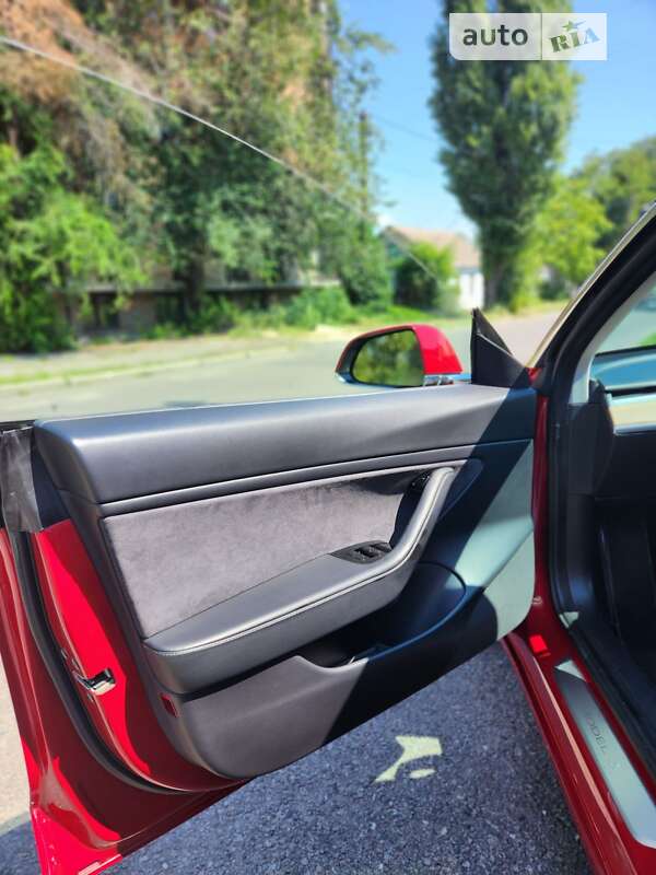 Седан Tesla Model 3 2020 в Днепре