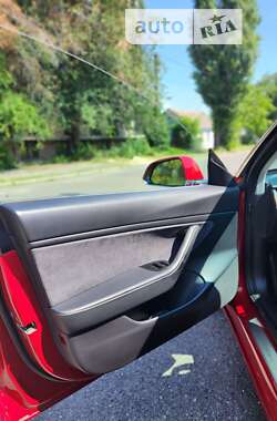Седан Tesla Model 3 2020 в 