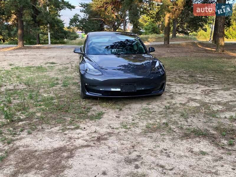 Седан Tesla Model 3 2022 в Днепре