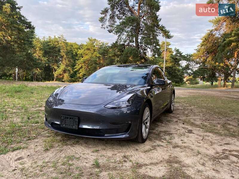 Седан Tesla Model 3 2022 в Днепре