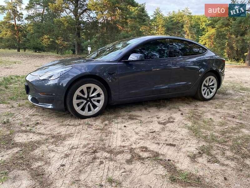 Седан Tesla Model 3 2022 в Днепре