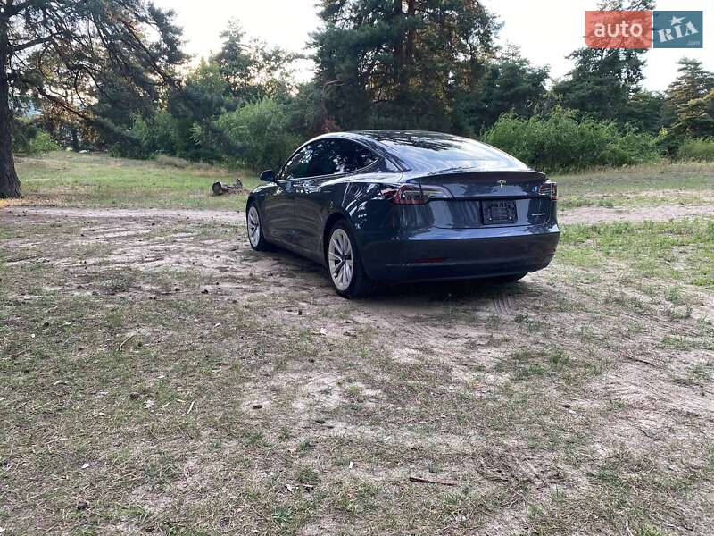 Седан Tesla Model 3 2022 в Дніпрі