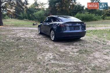 Седан Tesla Model 3 2022 в 