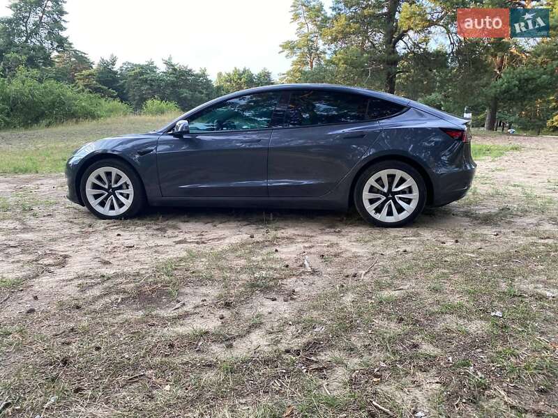 Седан Tesla Model 3 2022 в Днепре