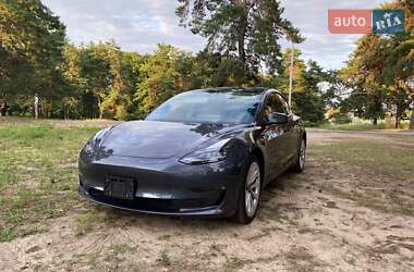 Седан Tesla Model 3 2022 в 
