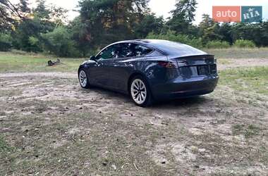 Седан Tesla Model 3 2022 в 