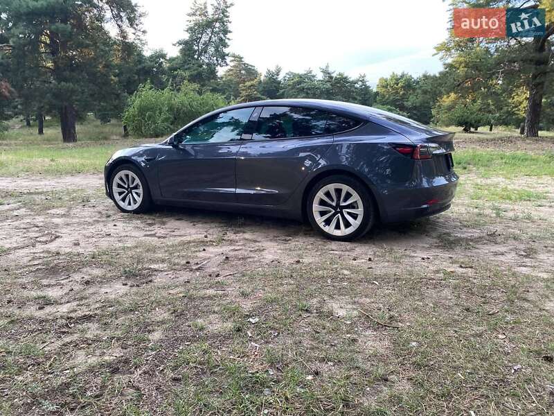 Седан Tesla Model 3 2022 в Днепре