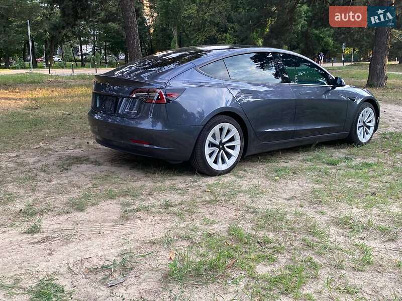 Седан Tesla Model 3 2022 в Днепре