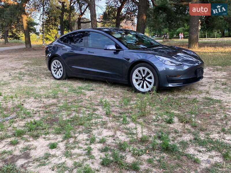 Седан Tesla Model 3 2022 в Днепре