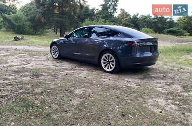 Седан Tesla Model 3 2022 в 