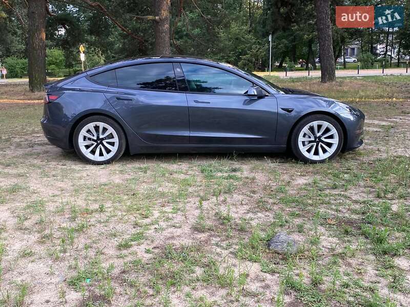 Седан Tesla Model 3 2022 в Днепре