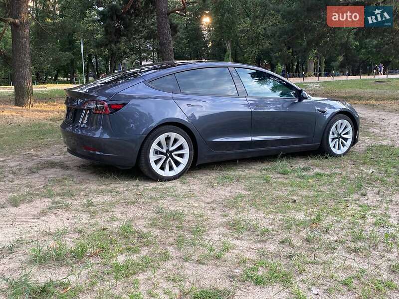 Седан Tesla Model 3 2022 в Днепре