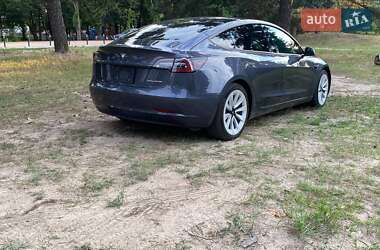Седан Tesla Model 3 2022 в 
