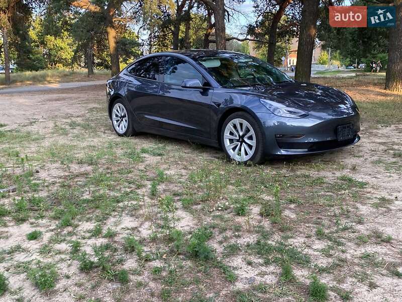 Седан Tesla Model 3 2022 в Днепре