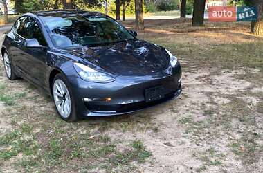Седан Tesla Model 3 2022 в 