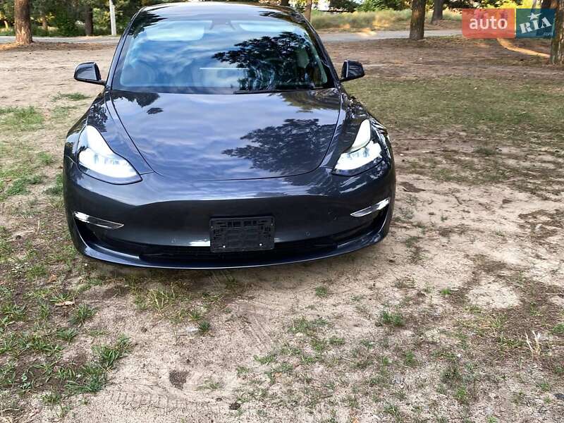Седан Tesla Model 3 2022 в Днепре