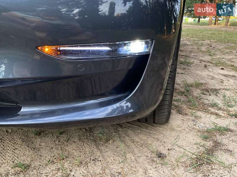 Седан Tesla Model 3 2022 в Днепре