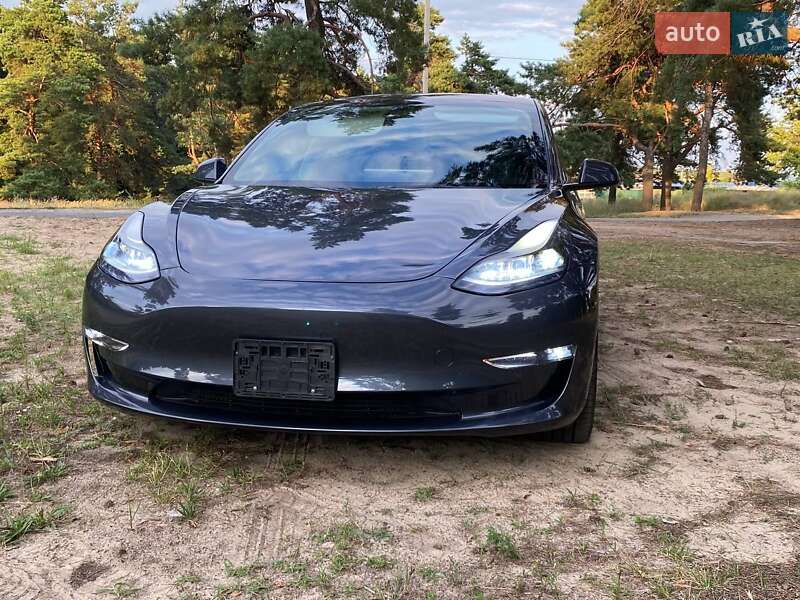 Седан Tesla Model 3 2022 в Днепре