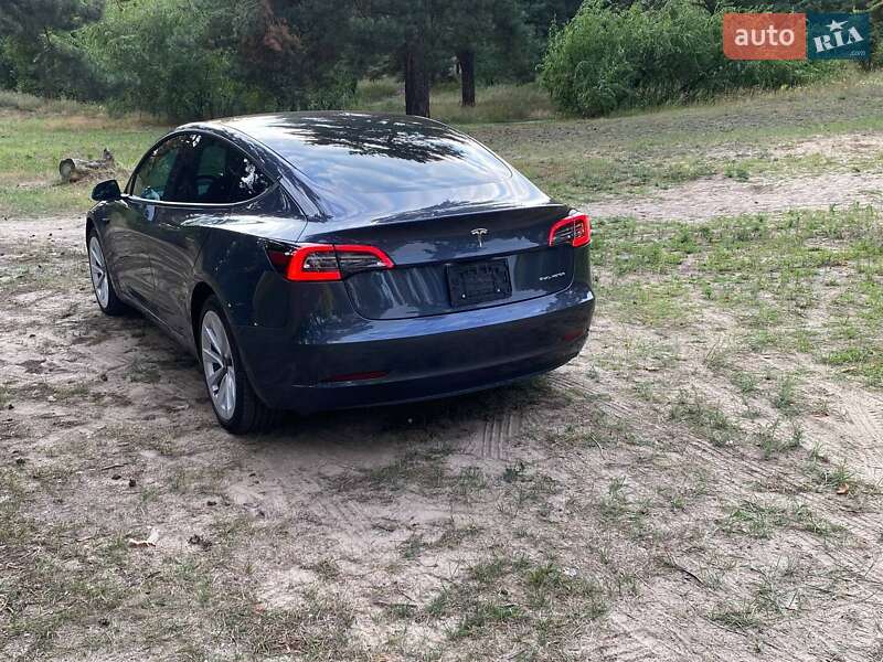 Седан Tesla Model 3 2022 в Днепре