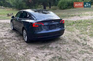 Седан Tesla Model 3 2022 в 