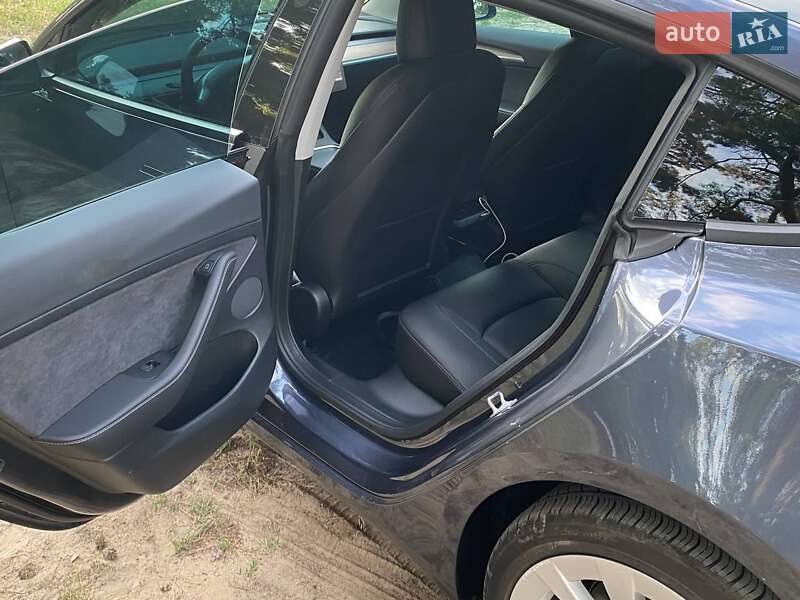 Седан Tesla Model 3 2022 в Днепре